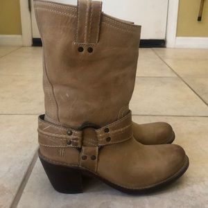 Gorgeous Frye Harness boots in Camel SZ 7